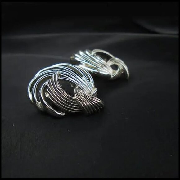 Vintage Coro Clipons Classic Clip Earrings Silvertone Earring Set - Picture 2 of 14